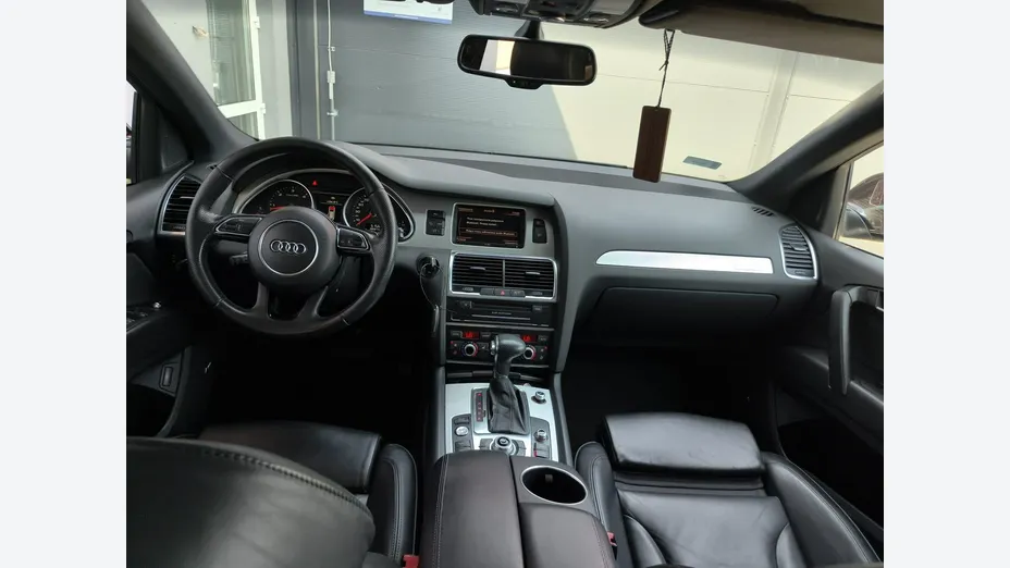 AUDI Q7 -