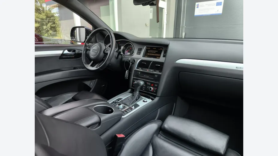 AUDI Q7 -