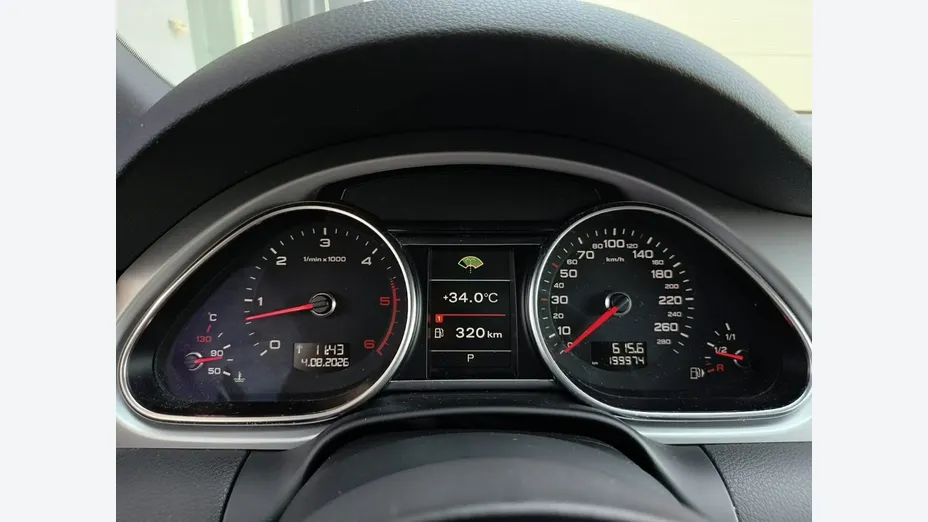 AUDI Q7 -