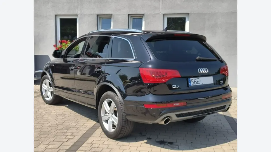 AUDI Q7 -