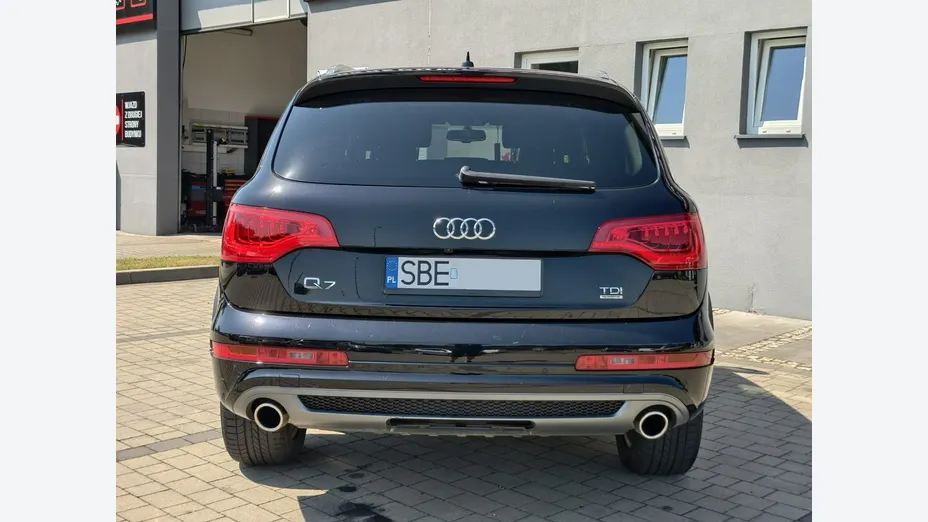 AUDI Q7 -