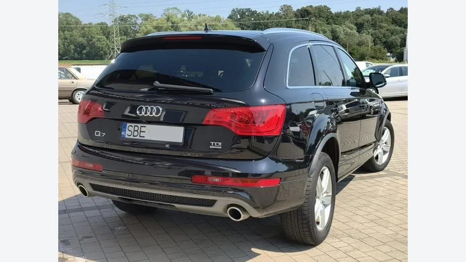 AUDI Q7 -