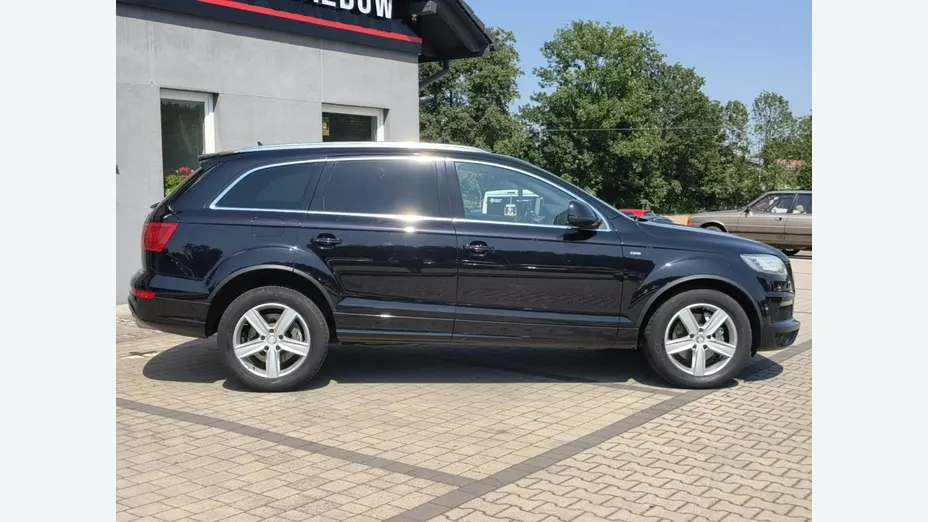 AUDI Q7 -