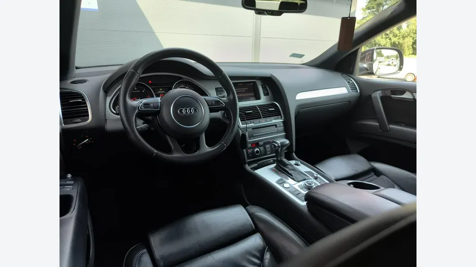AUDI Q7 -