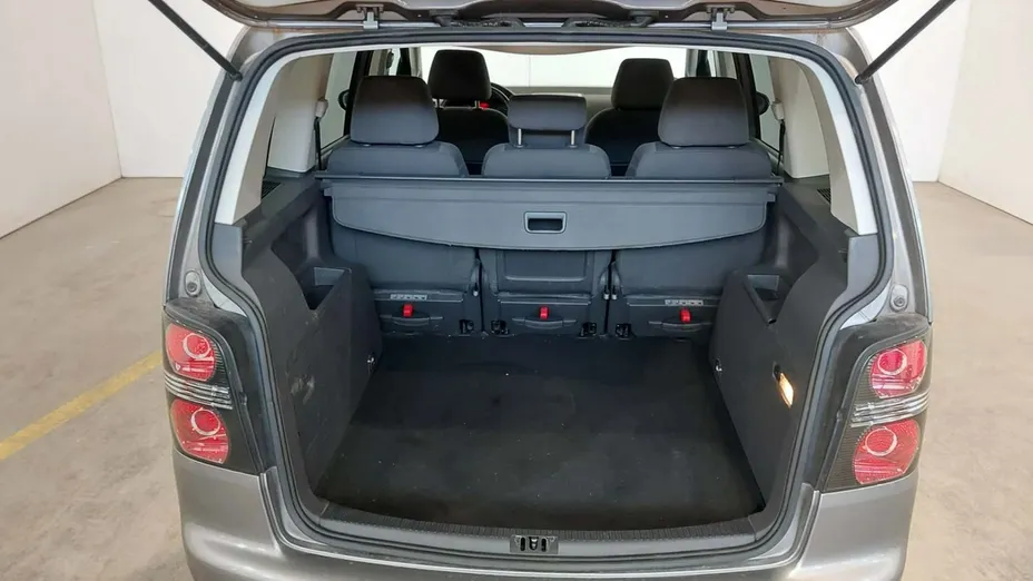 VOLKSWAGEN Touran -
