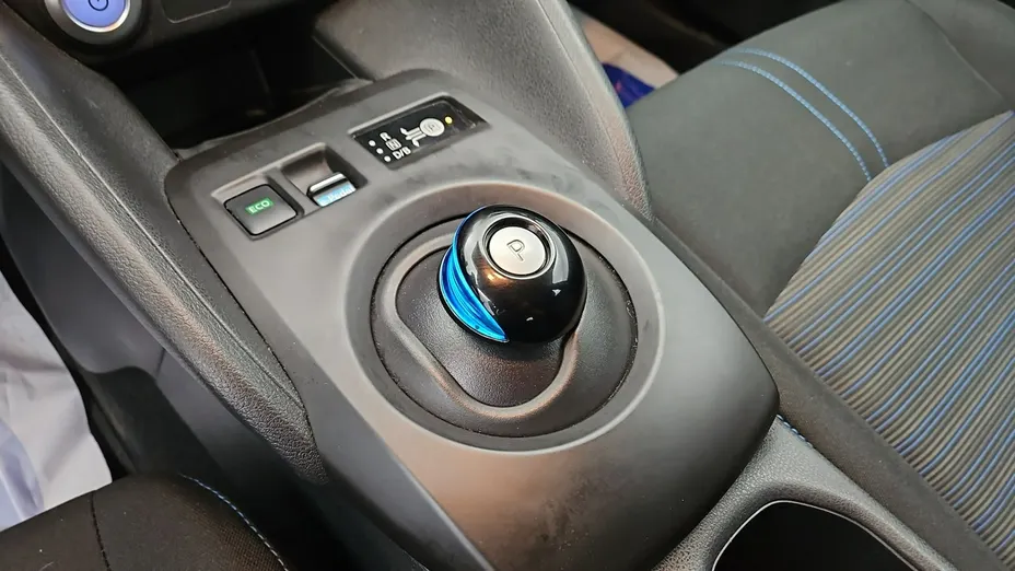 NISSAN Leaf -