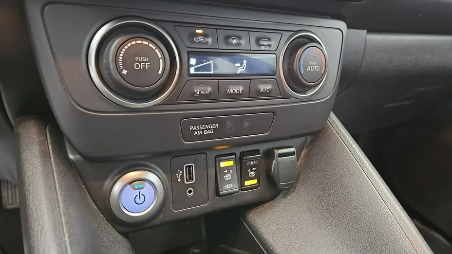 NISSAN Leaf -