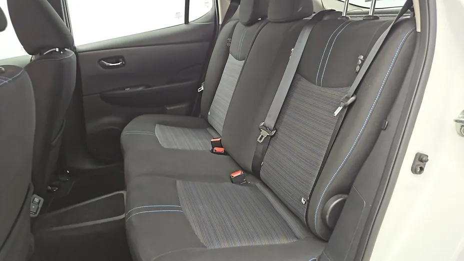 NISSAN Leaf -