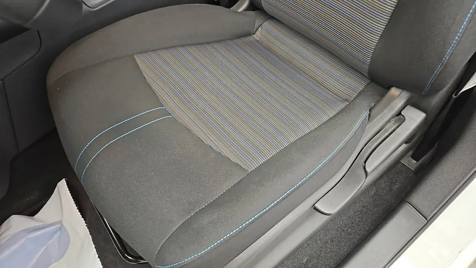 NISSAN Leaf -