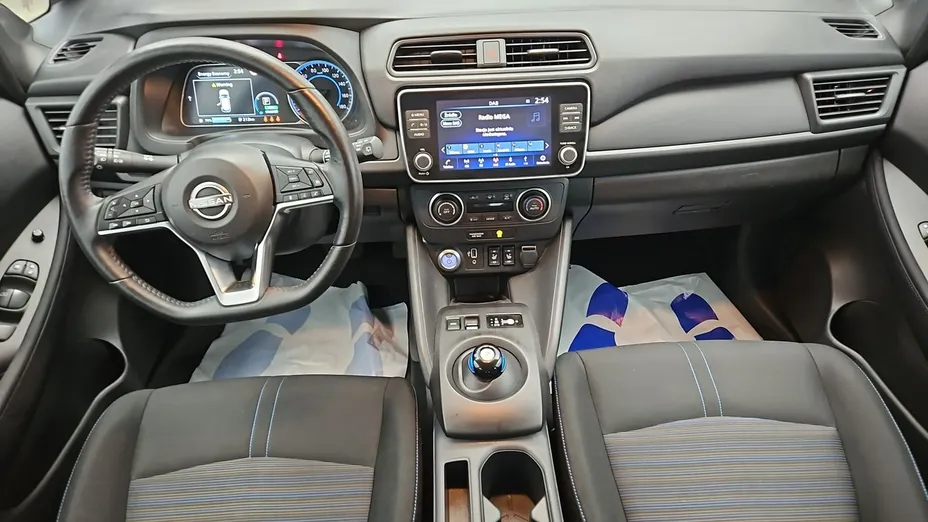NISSAN Leaf -