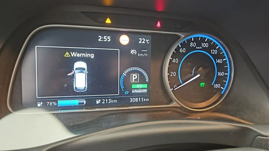 NISSAN Leaf -