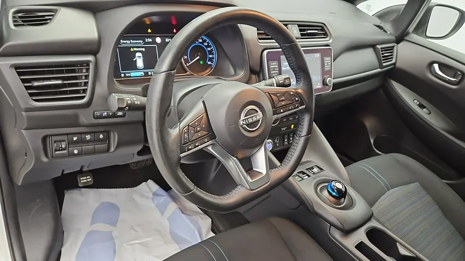 NISSAN Leaf -