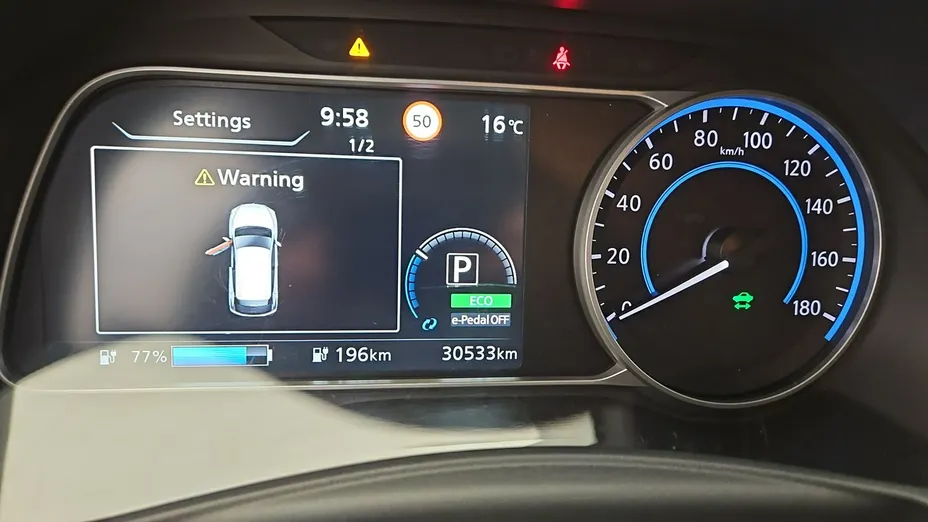 NISSAN Leaf -