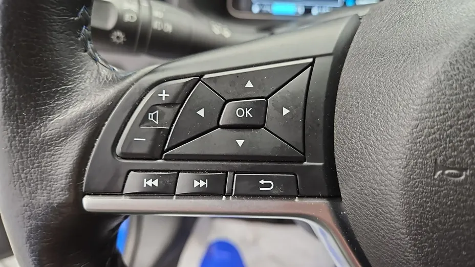 NISSAN Leaf -
