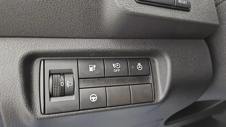 NISSAN Leaf -