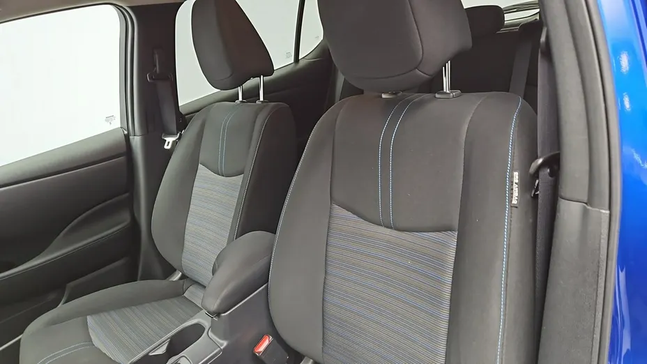 NISSAN Leaf -