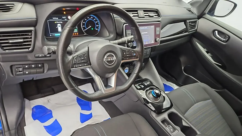 NISSAN Leaf -