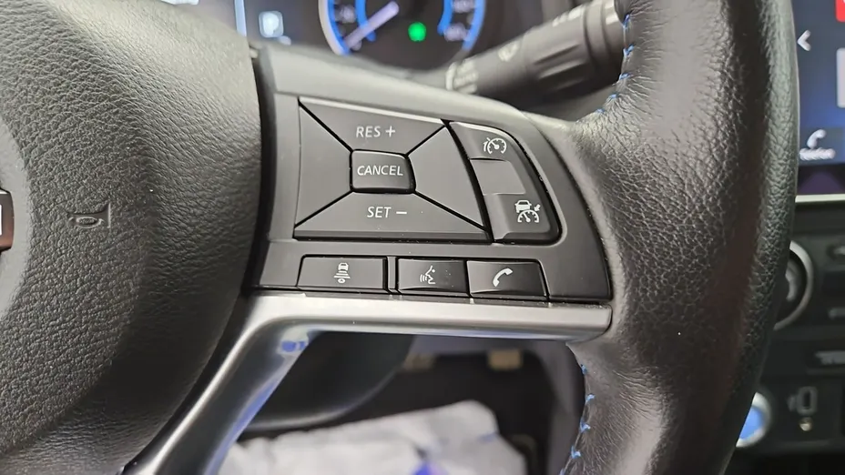 NISSAN Leaf -