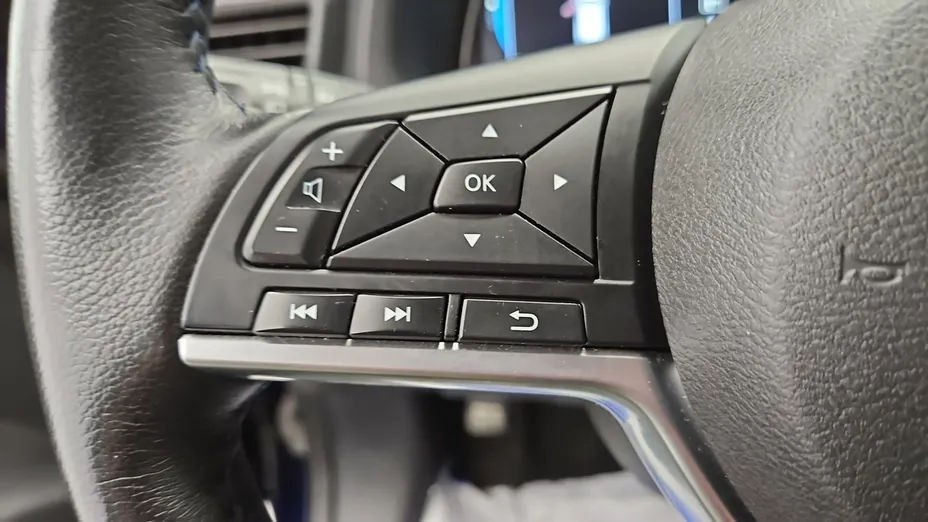 NISSAN Leaf -