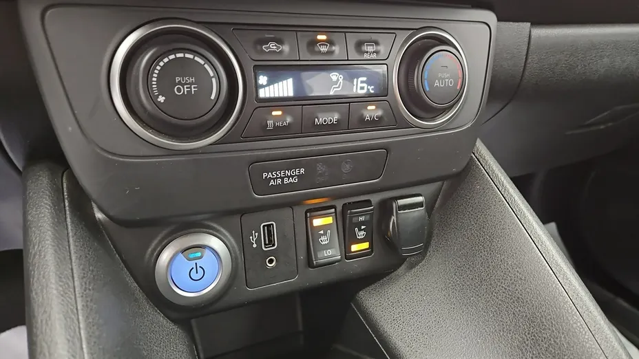 NISSAN Leaf -