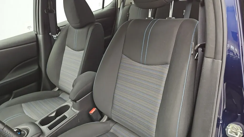 NISSAN Leaf -