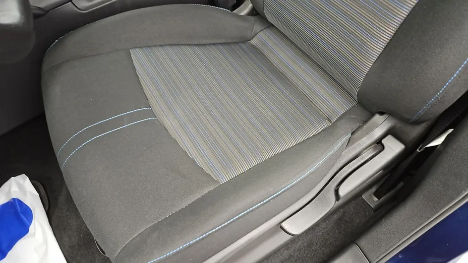 NISSAN Leaf -