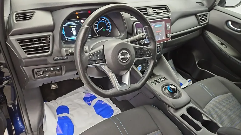 NISSAN Leaf -
