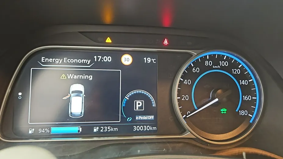 NISSAN Leaf -