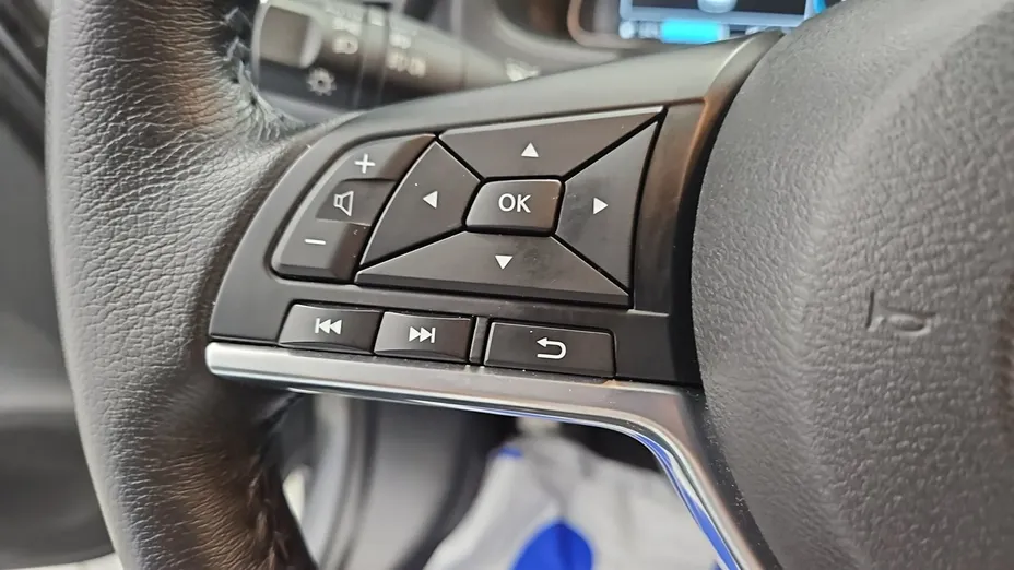 NISSAN Leaf -