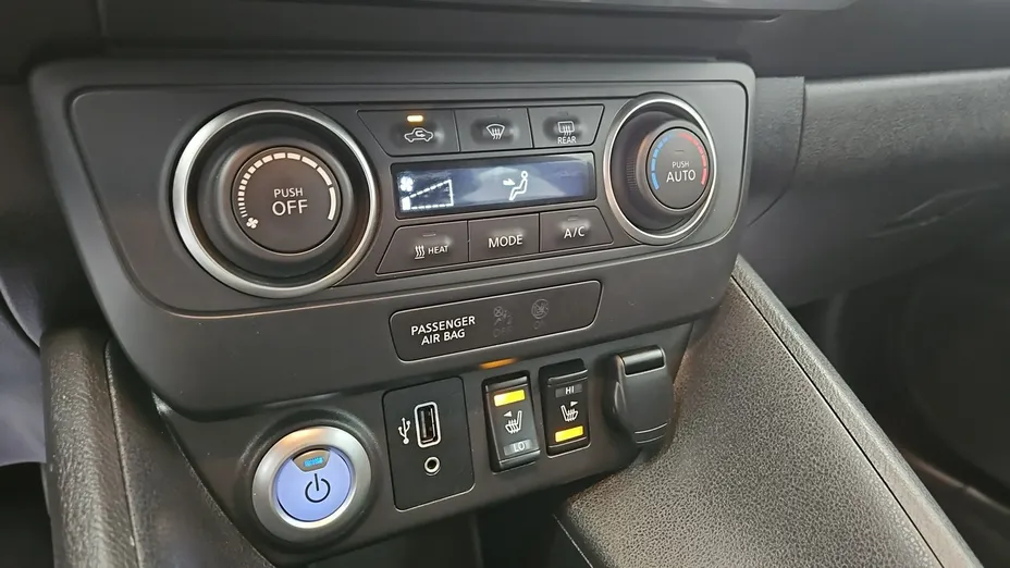 NISSAN Leaf -
