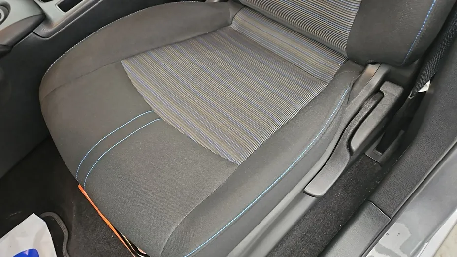 NISSAN Leaf -