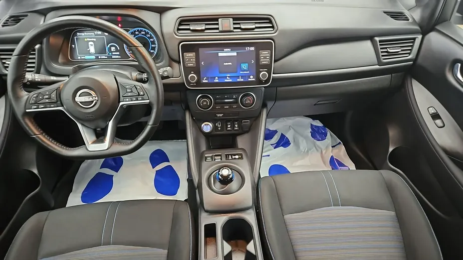 NISSAN Leaf -