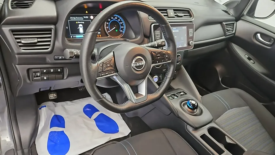 NISSAN Leaf -