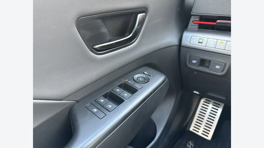 HYUNDAI Kona -