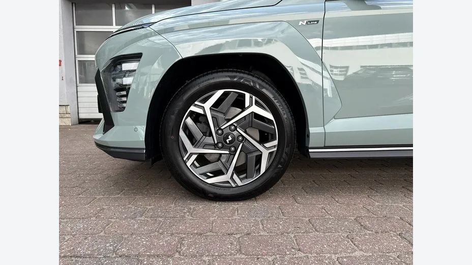 HYUNDAI Kona -