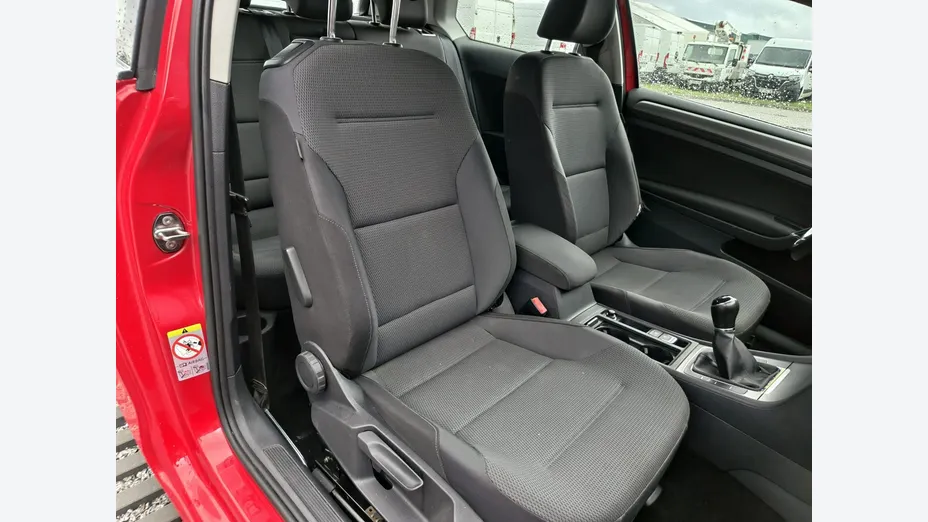 VOLKSWAGEN Golf -