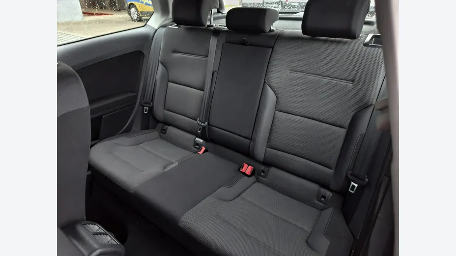 VOLKSWAGEN Golf -