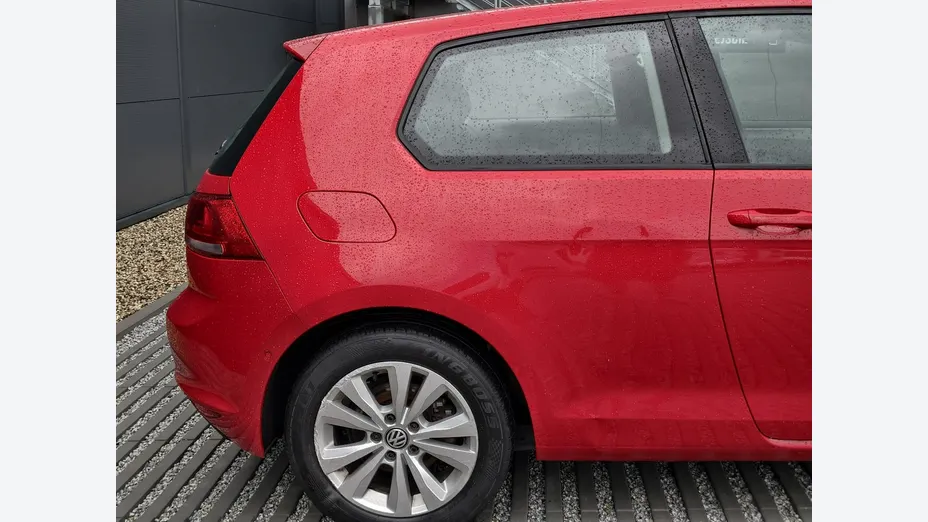VOLKSWAGEN Golf -