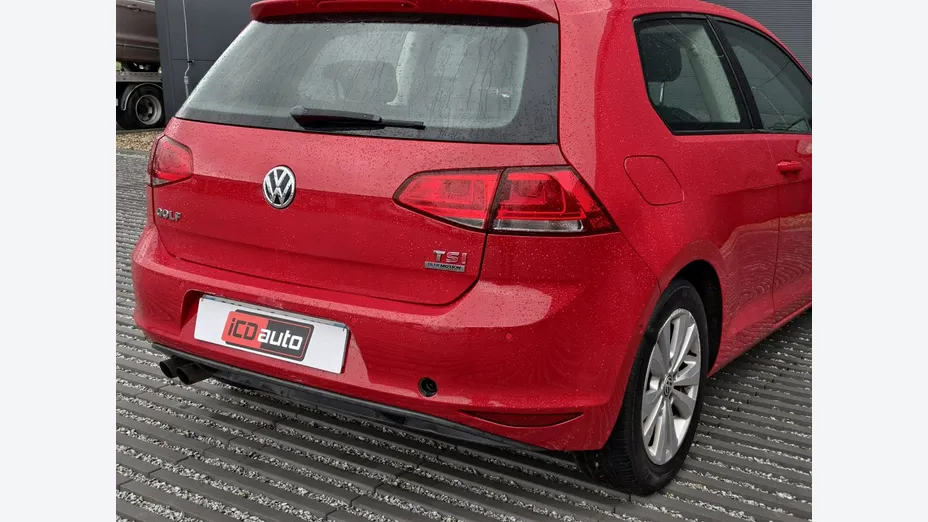 VOLKSWAGEN Golf -