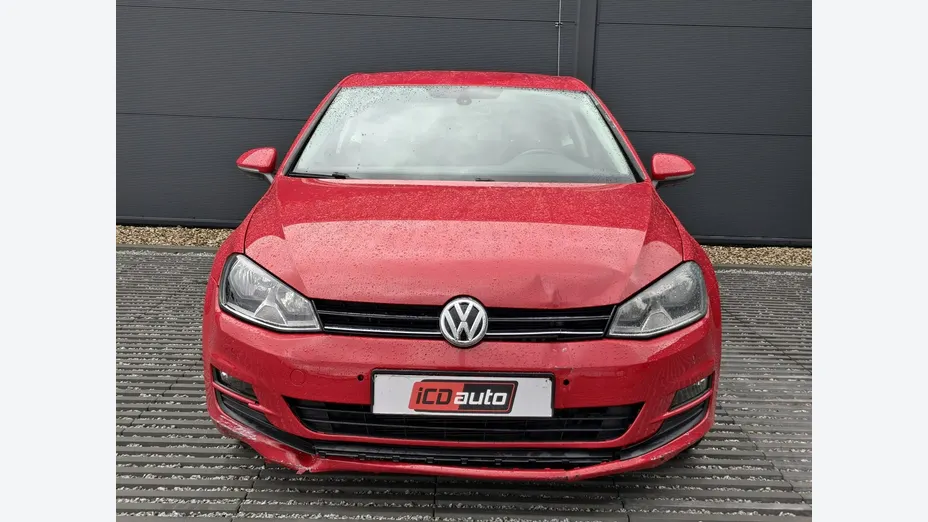 VOLKSWAGEN Golf -