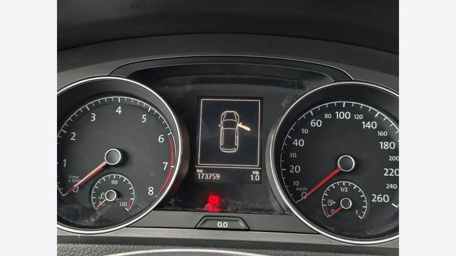 VOLKSWAGEN Golf -
