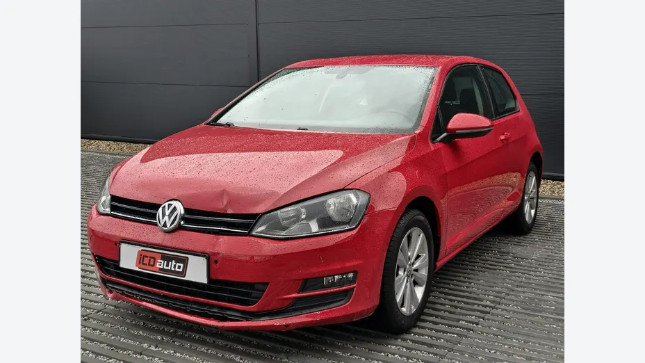 VOLKSWAGEN Golf -