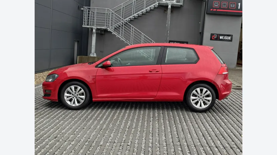 VOLKSWAGEN Golf -