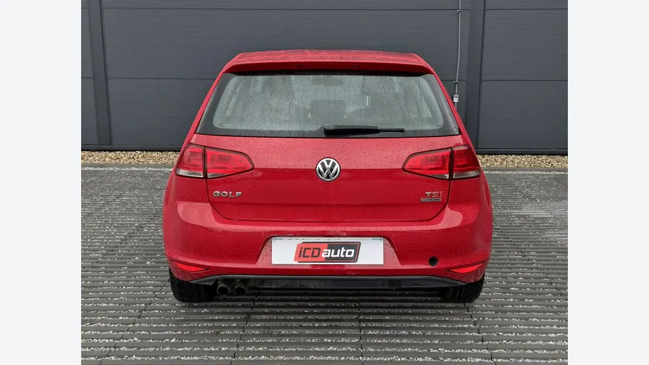 VOLKSWAGEN Golf -