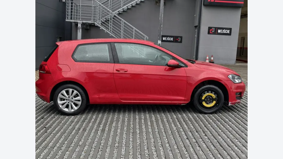 VOLKSWAGEN Golf -