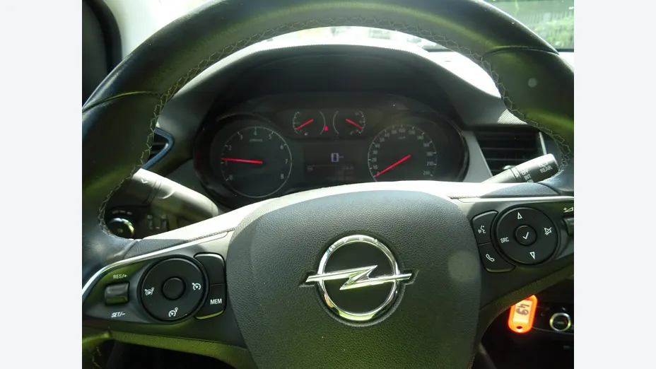 OPEL Crossland X -