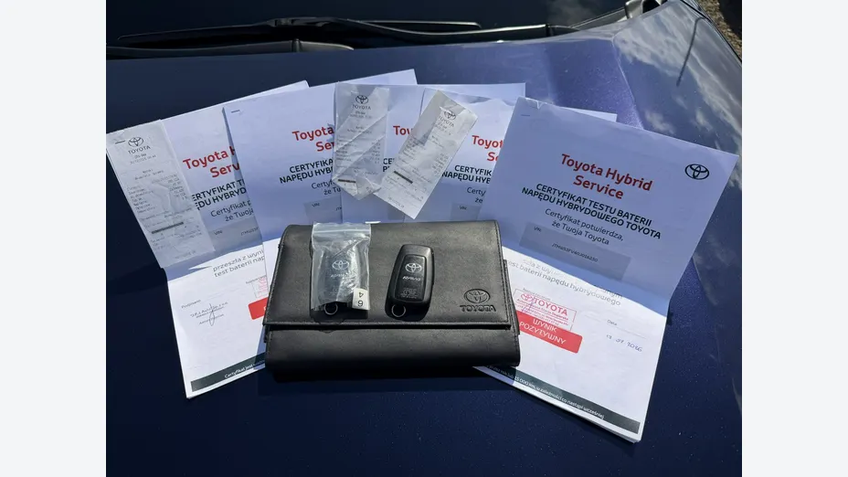 TOYOTA RAV4 -