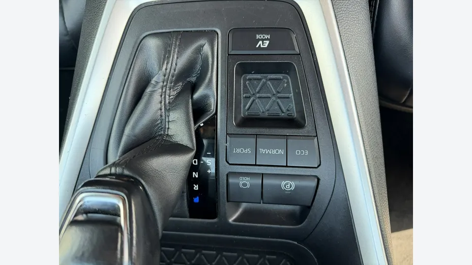 TOYOTA RAV4 -