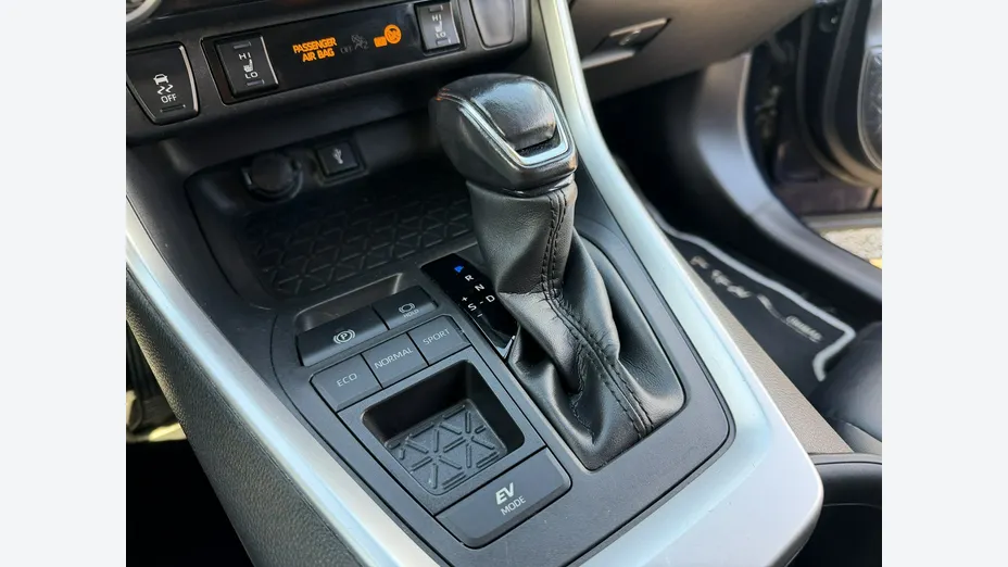 TOYOTA RAV4 -
