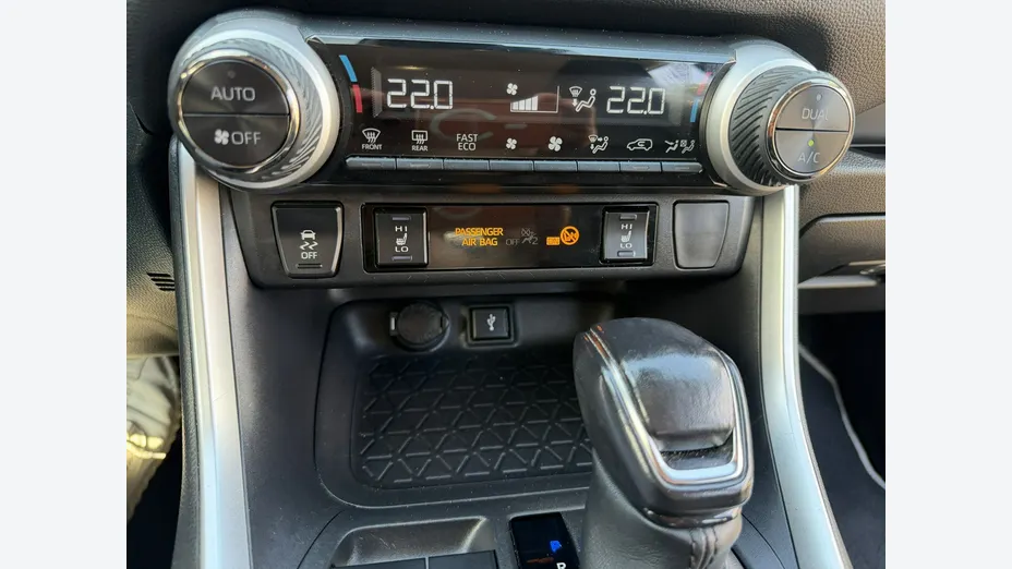 TOYOTA RAV4 -